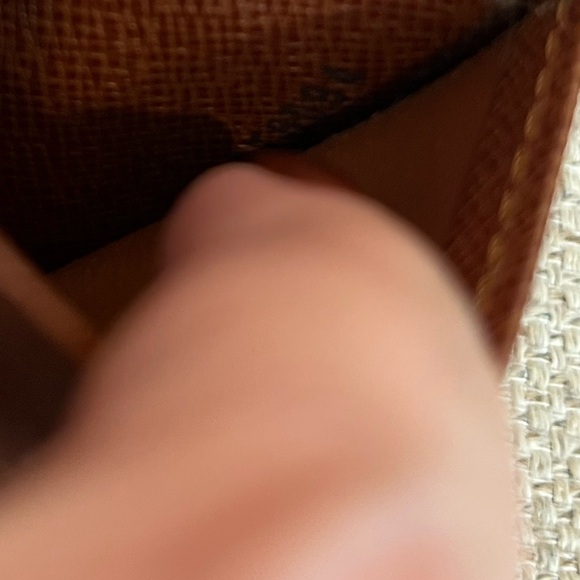 Louis Vuitton Monogram 6 Ring Key Case - Picture 4 of 10